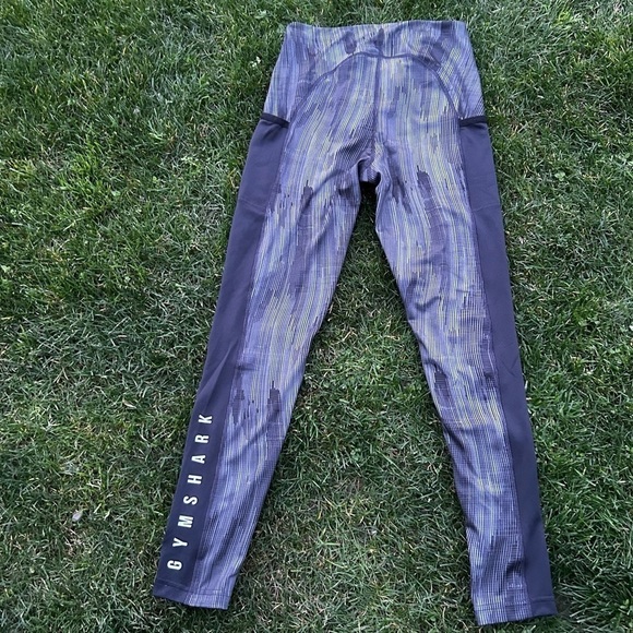 Gymshark Graphic Training Leggings Black w/ gray design | Size Medium - Picture 4 of 5